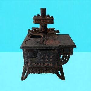 Queen Cast‎ Iron Stove Miniature Toy Salesman Sample Diorama Vintage Dollhouse.